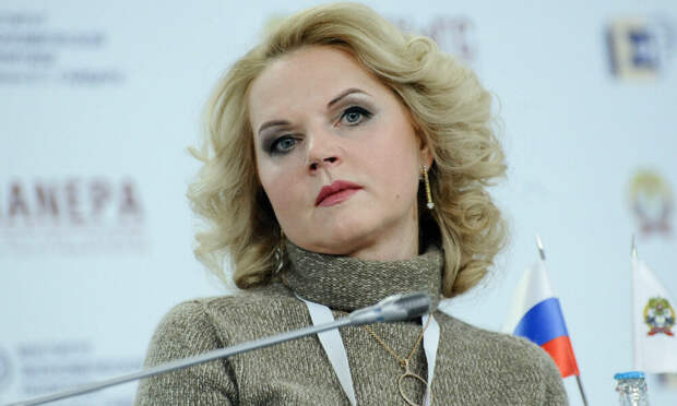 Скандально известная Татьяна Алексеевна Голикова, занимающая высокий пост вице-премьера, руководит не только своим ведомством, но и Министерством труда.-6