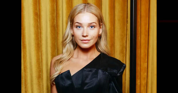 Кристина Асмус, Софья Синицына, Тимур Родригез и Катя Кабак на премьере фильма "Резервация"