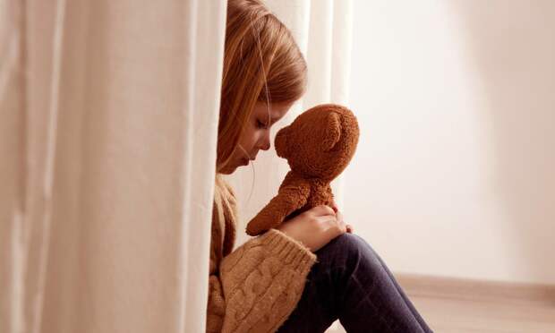 Как сложилась жизнь девочки, которую мать 12 лет держала в сундуке