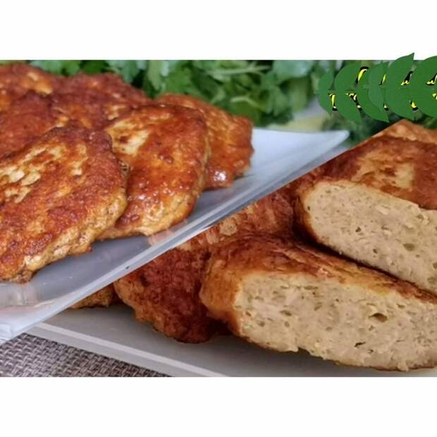 Фото к рецепту: Оладьи из куриной грудки за полчаса
