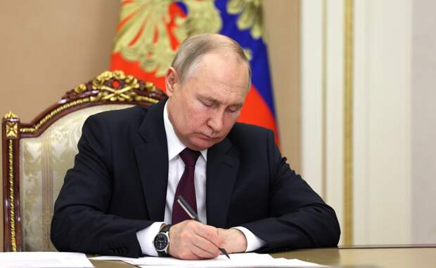Кремль анонсировал совещание Путина с Совбезом