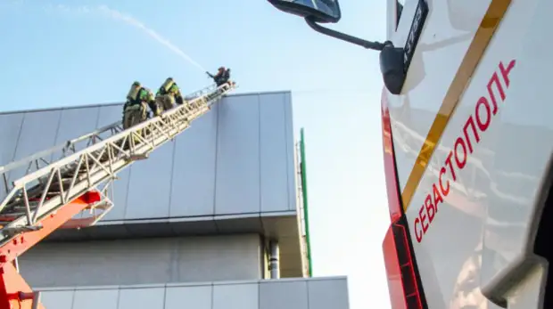 В Севастополе «загорелся» крупный торговый центр (ВИДЕО)