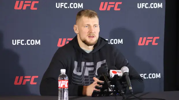 В UFC подтвердили, что Волков проведёт бой с Розенстрайком