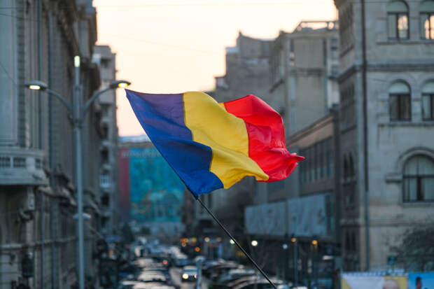 Чолаку и Ласкони встретятся во втором туре выборов президента Румынии