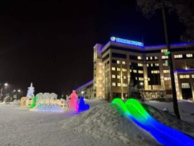 Ледовые фигуры и горка: в Братске открылся ледовый городок