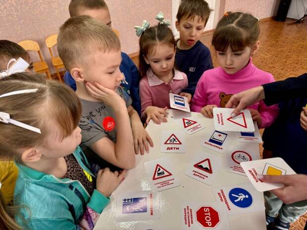 Дорожная грамотность с пеленок: ГИБДД учит малышей в «Ромашке»