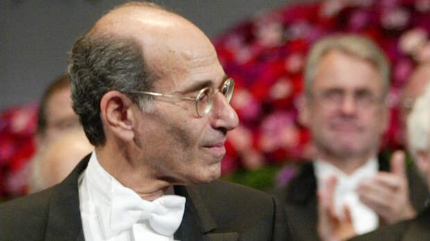 Нобелевский лауреат Аксел ушел с поста в университете из-за связей с Эпштейном