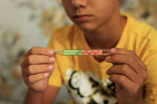 Врач назвал основные меры защиты от гриппа и аденовирусов в период резких перепадов погоды