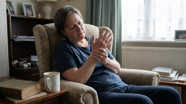 Фармаколог назвал постоянную усталость признаком развития ревматоидного артрита