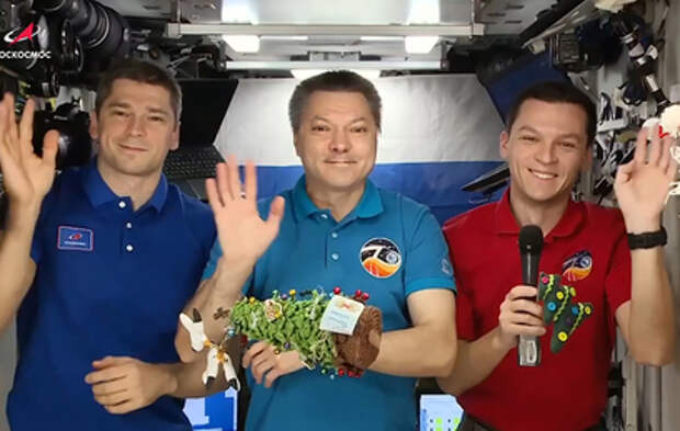 Космонавты с борта МКС поздравили россиян с Новым годом