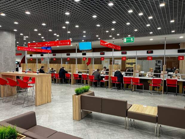 Смольный: в 2025 году петербуржцы обращались в МФЦ рекордные 16 миллионов раз