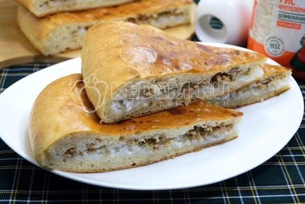 Пирог с фаршем и рисом