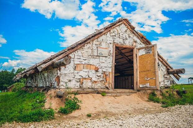 Одна из самых долговечных технологий строительства домов. /Фото: ethnomir.ru Одна из самых долговечных технологий строительства домов. /Фото: ethnomir.ru