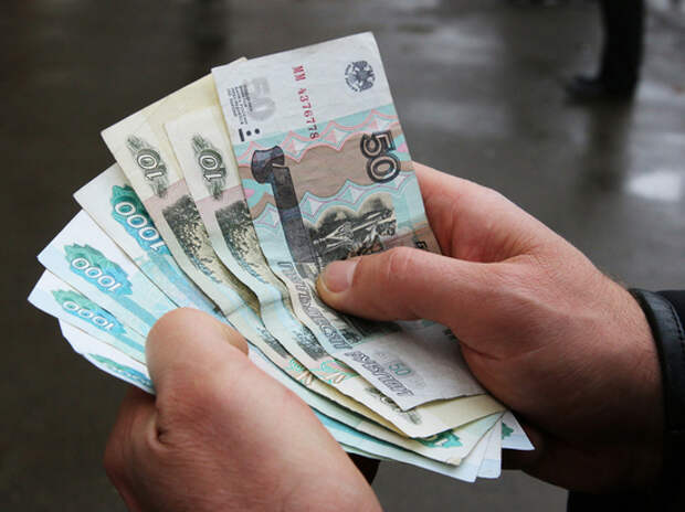 Названы самые нищенские зарплаты учителей в России
