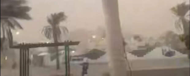 Песчаные бури и ливни в Египте: туристы неделями сидят в отелях