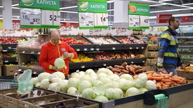 Росстат: вареная колбаса, чай, рис, морковь и капуста подешевели в России