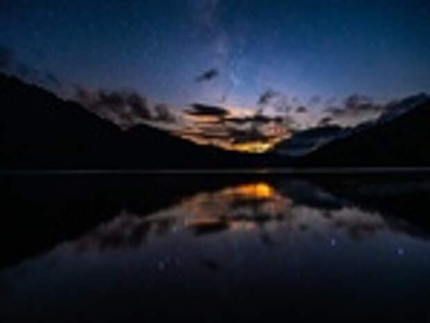 Завораживающее звездное небо Алтая / Фото: Роман и Татьяна Воробьевы