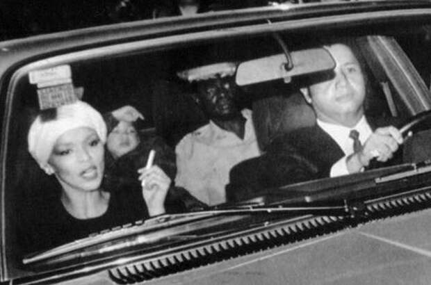 Гарсия Жак - начальник дворцовой охраны.