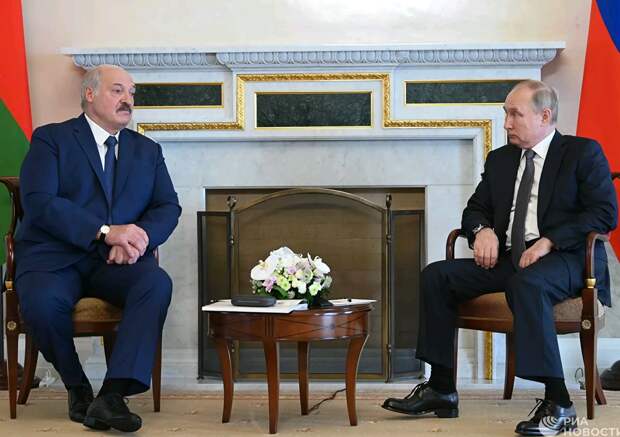 Кто дожал Лукашенко до интеграции с Россией - Путин или Запад?