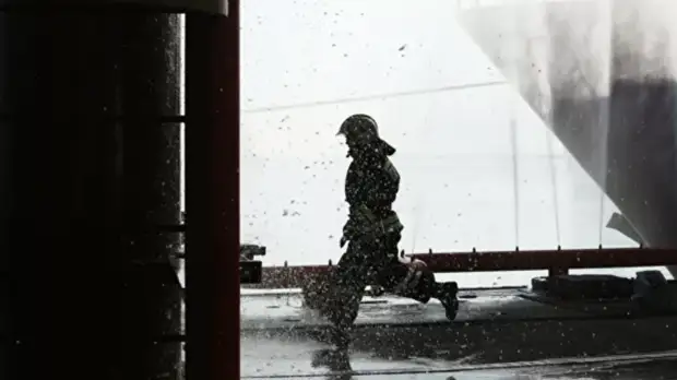 В Мытищах загорелся склад с картоном