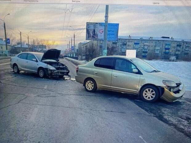 Две иномарки жёстко столкнулись в Чите