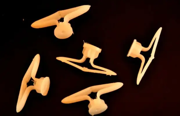 Дюбель-бабочка незаменим для стен из гипсокартона. Дюбель-бабочка незаменим для стен из гипсокартона.