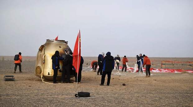 В Китае приземлился поврежденный метеоритом космический корабль