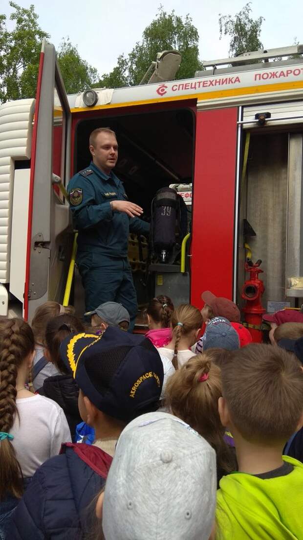 Ученики школы № 2097 СЗАО посетили пожарно-спасательную часть №39