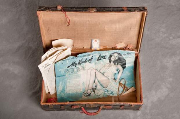 Снимок содержимого чемодана неизвестного пациента психбольницы Уиллард. Фото Jon Crispin.