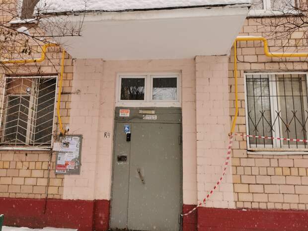 При входе в подъезд дома на Гостиничной восстановили освещение
