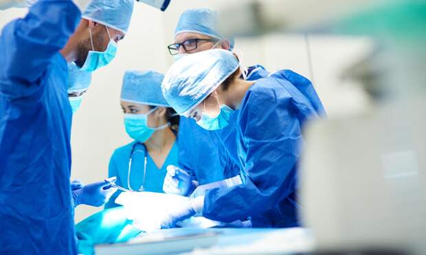 В РКБ Татарстана женщине удалили щитовидку размером с голову, которую она растила 40 лет