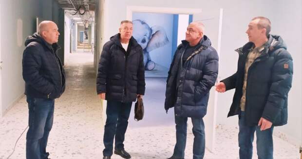 Владимир Мухин проинспектировал ход ремонта в детской поликлинике Ясногорска