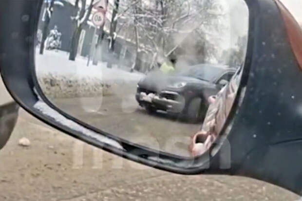 Mash: сотрудники ДПС открыли стрельбу по Porsche в Подмосковье