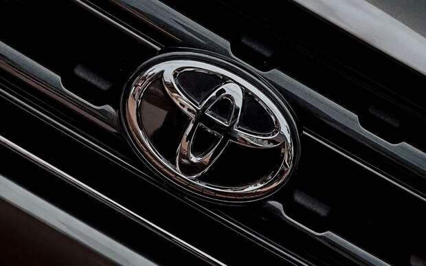 Новая партия надежных кроссоверов Toyota прибыла к российским дилерам: известны цены