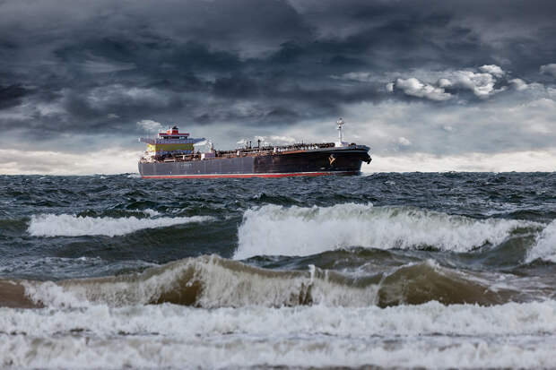 ВСУ вновь атаковали танкеры в Черном море. Как диверсии против нефтяного флота нанесли удар по экономике Казахстана?