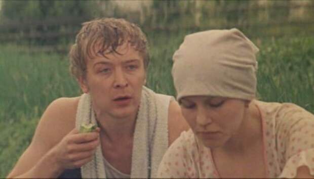 Анна Каменкова и Сергей Проханов в фильме *Молодая жена*, 1978 | Фото: kino-teatr.ru Анна Каменкова и Сергей Проханов в фильме *Молодая жена*, 1978 | Фото: kino-teatr.ru