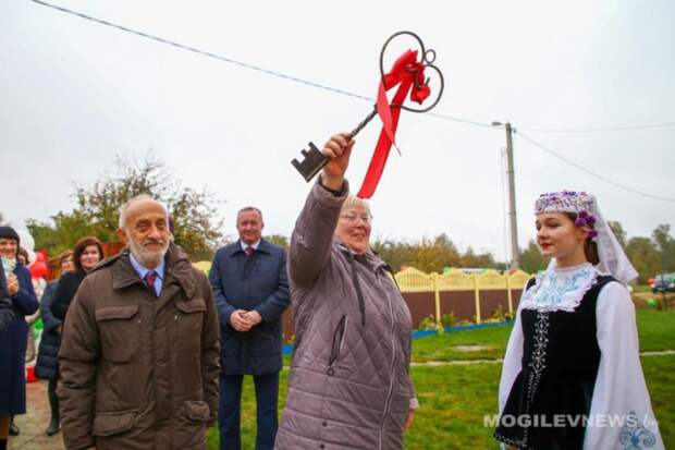 Анатолий Исаченко принял участие в открытии дома сопровождаемого проживания ´Забота´ в Бобруйском районе.