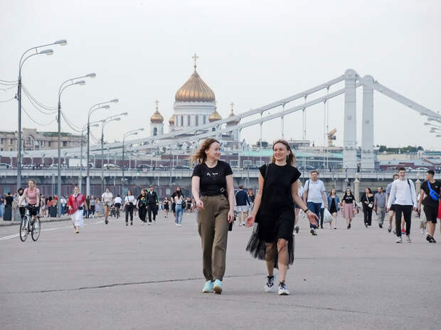 Странности коронавируса в России: свежих могил полно, «третьей волны» нет