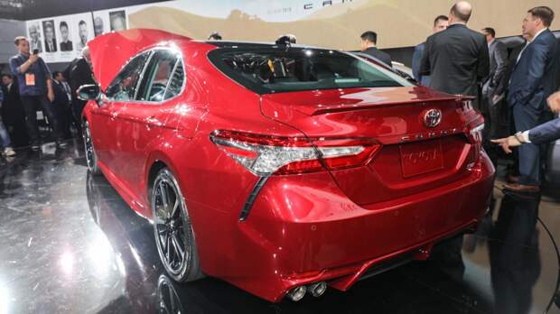 2018-toyota-camry-detroit-2017 (7).jpg