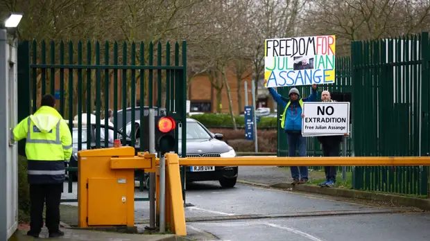 В Лондоне начались слушания по делу об экстрадиции Ассанжа