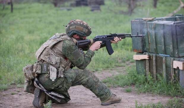Молодое пополнение мотострелкового соединения завершило курс начальной подготовки