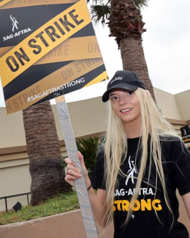 anya taylor joy picketing
