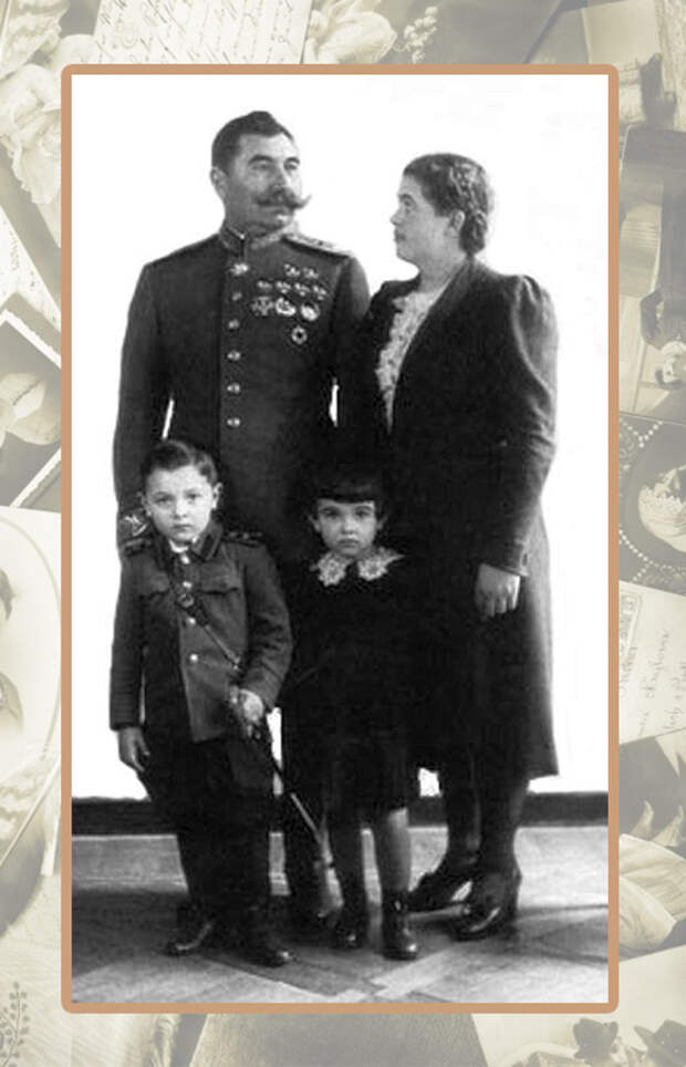 Семён Будённый с женой и детьми, Сергеем и Ниной.