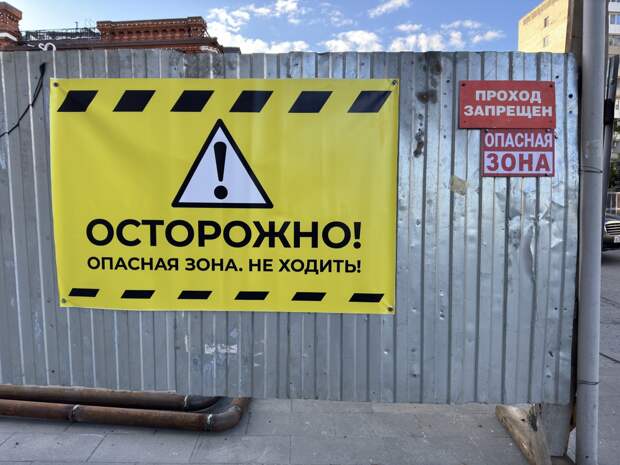 В Екатеринбурге арендатор без разрешения огородил сквер в центре города