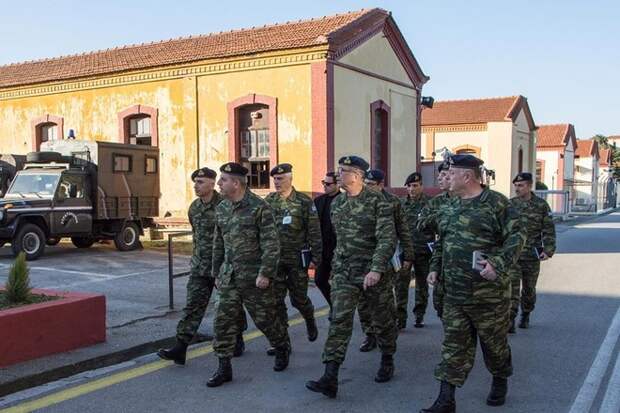 Греция перебрасывает военных на границу с Турцией