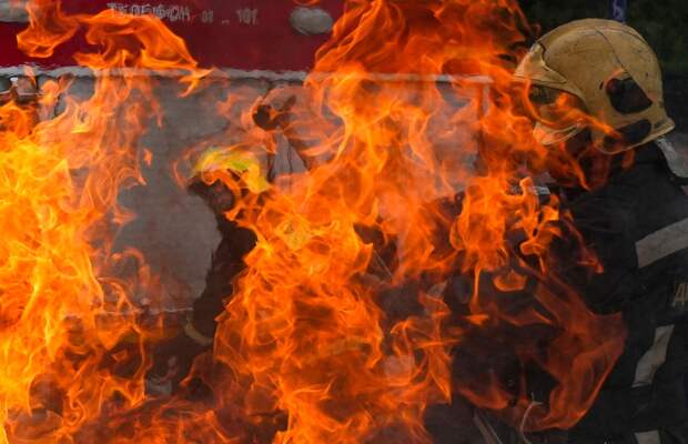 В Воронежской области после падения обломков дрона загорелся дом