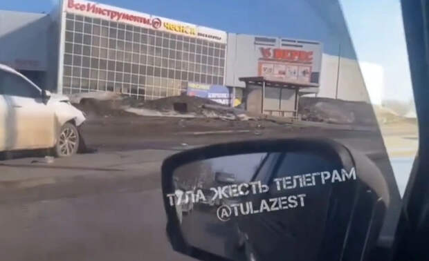 На Новомосковском шоссе в Туле водитель на Haval снёс столб