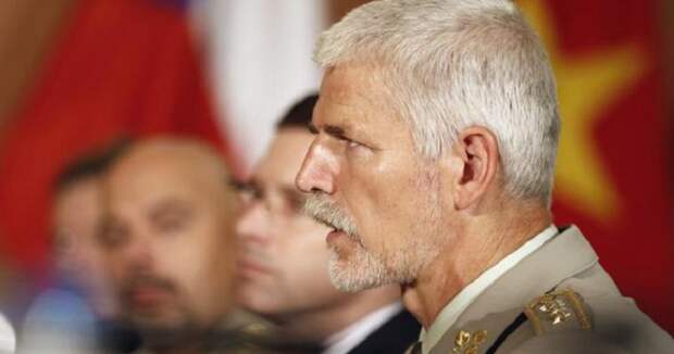 НАТО генерал объясняет, почему Адмирала Кузнецова развертывания н является враждебным действием