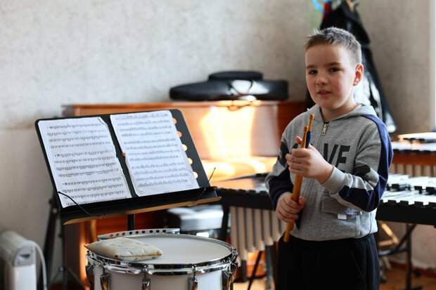 Дети Татарстана передали книги и наборы для творчества ученикам школ искусств Лисичанска