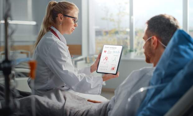 Почему мужчина «умирает» уже при температуре 37,2? Объясняет врач